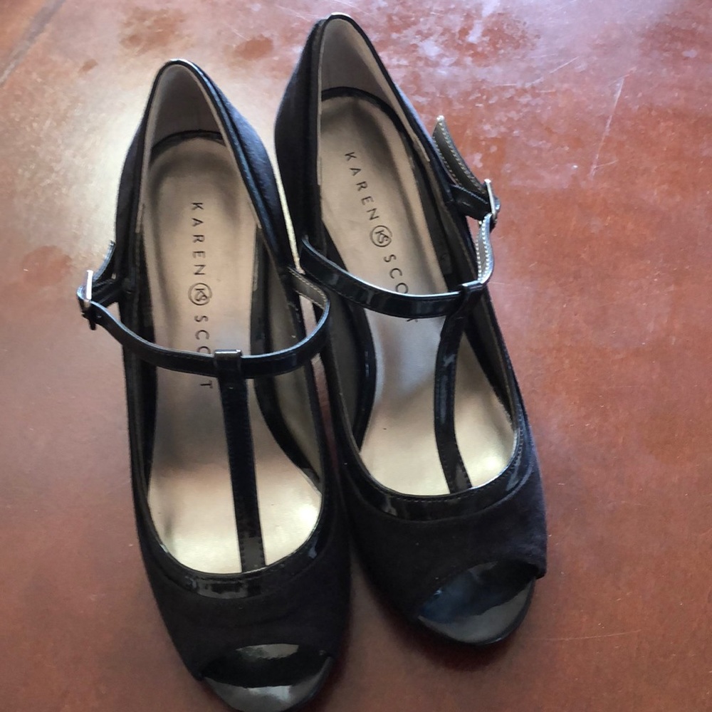 NWT - Karen Scott heels - Never worn in size 6